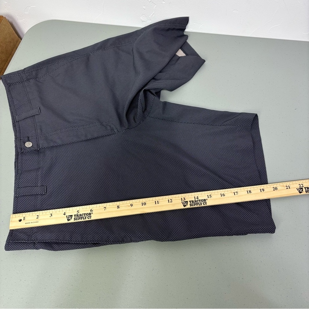 Callaway Men's Golf Shorts Size 34 Waist Button Zip Front Bermuda Chino - Picture 9 of 9